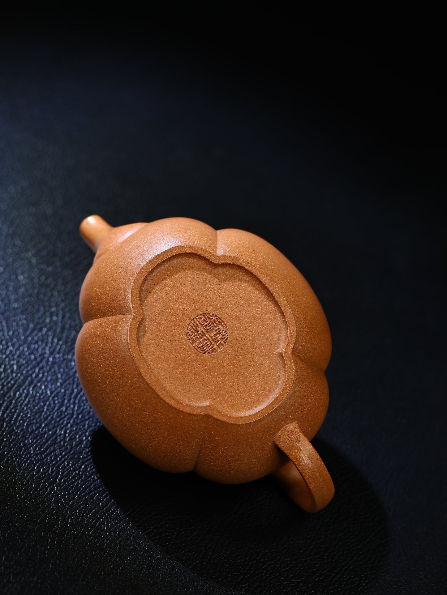 鏤空·筋紋海棠 金黃緞泥 240cc